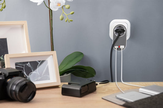 PRESA A MURO SPINA E PRESA SCHUKO CON 2 PRESE USB TIPO A FEMMINA DIGITUS