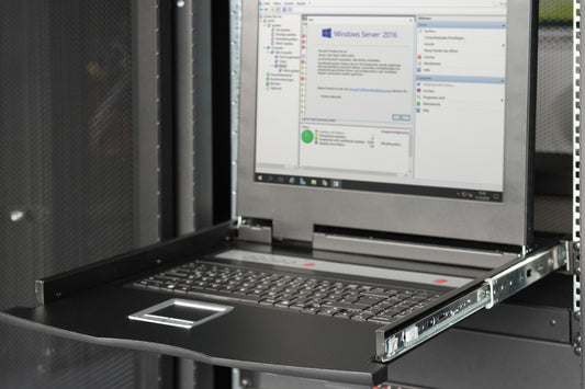 CONSOLE TFT 17" PER RACK 19" CON SWITCH KVM 16 PORTE CAT 5 TASTIERA ITALIANA