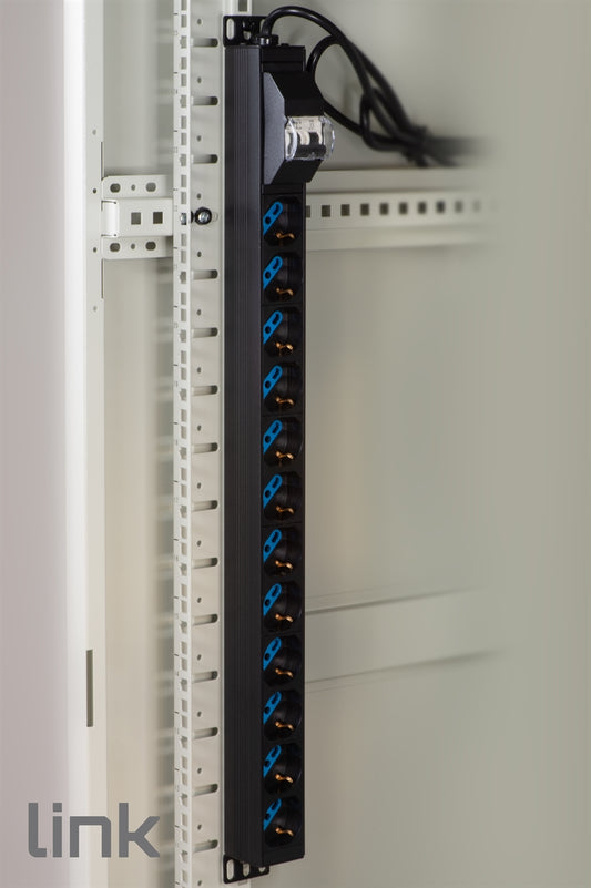 MULTIPRESA VERTICALE A 12 PORTE PER ARMADI RACK CON INTERRUTTORE MAGNETOTERMICO