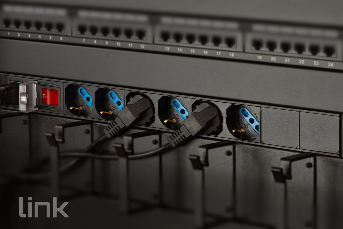 MULTIPRESA DA RACK 19" 6 PRESE UNIVERSALI CON PRESA PER CAVO ALIMENTAZIONE C20