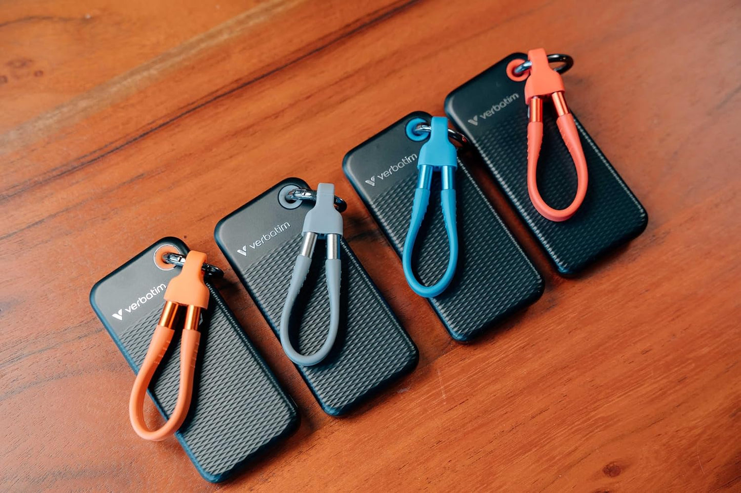 Pocket SSD Portachiavi con Attacco per Cavo USB-C 1TB Nero Blu