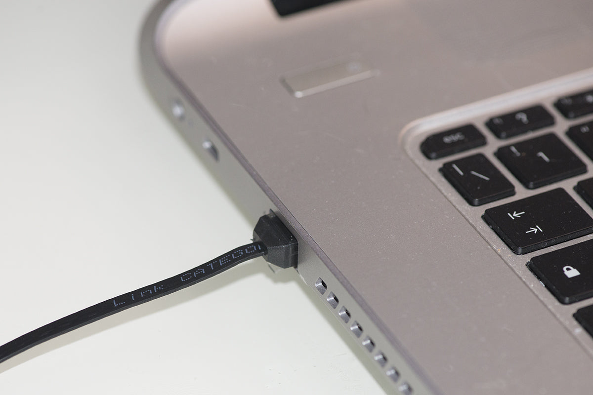 CAVO RETE UTP CAT. 6A ULTRAPIATTO CON CONNETTORE SALVASPAZIO MT 1 COLORE NERO