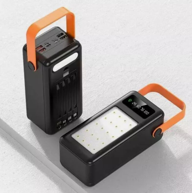 Power Bank Universale 60.000 mAh con Ricarica Veloce, 4 Porte USB, Torcia LED e Faro con 20 LED