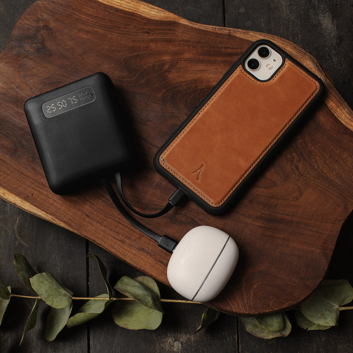 Batteria Esterna per Smartphone e Tablet, Cavi USB-C / Micro-USB / Lightning Integrati - Nero